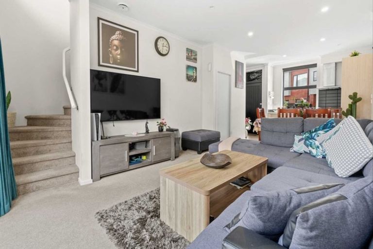 Photo of property in 11 Fermi Lane, Papakura, 2110