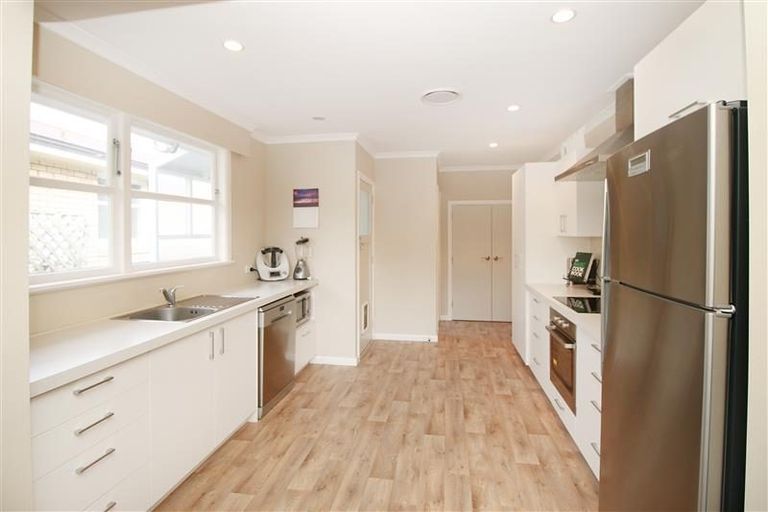 Photo of property in 15 Centennial Drive, Hokowhitu, Palmerston North, 4410