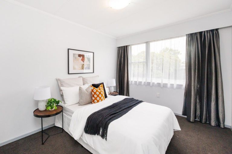 Photo of property in 2 Pukatea Place, Milson, Palmerston North, 4414