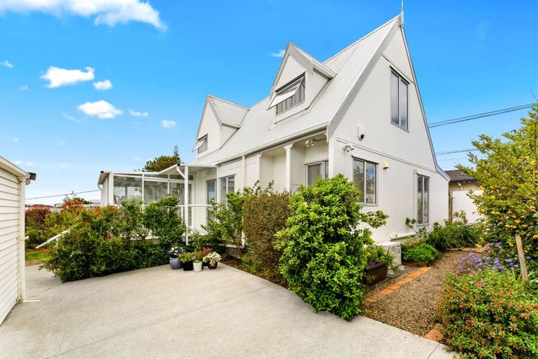 Photo of property in 2/19 Flanshaw Road, Te Atatu South, Auckland, 0610