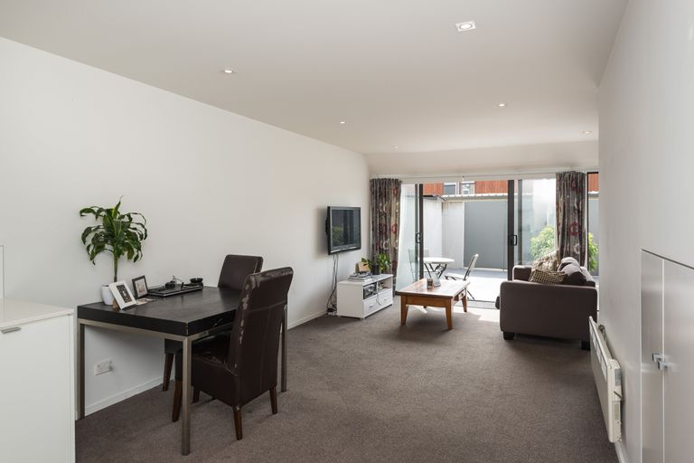 Photo of property in 9/20 North Avon Road, Richmond, Christchurch, 8013