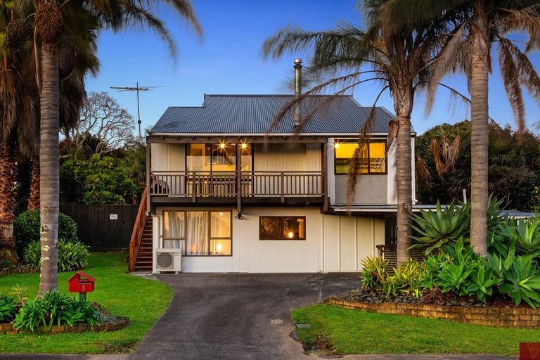 Photo of property in 5 Birman Close, Half Moon Bay, Auckland, 2012