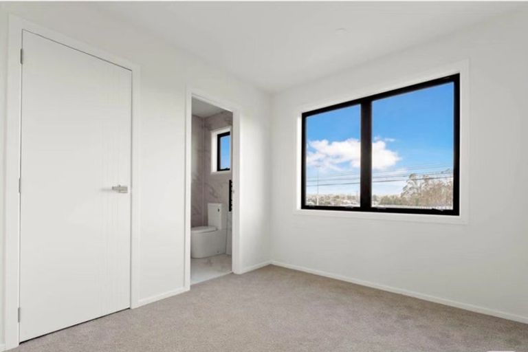 Photo of property in 2a Clinker Place, New Lynn, Auckland, 0600