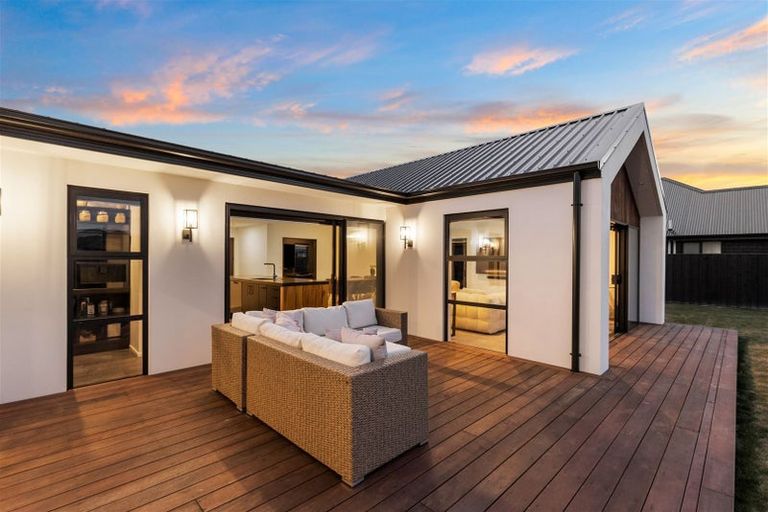 Photo of property in 17 Angus Place, Rangiora, 7400