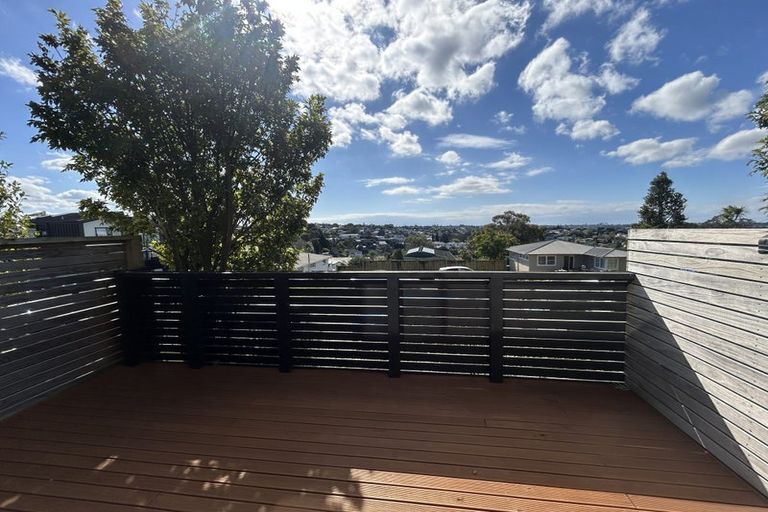 Photo of property in 5/15 Chivalry Road, Glenfield, Auckland, 0629