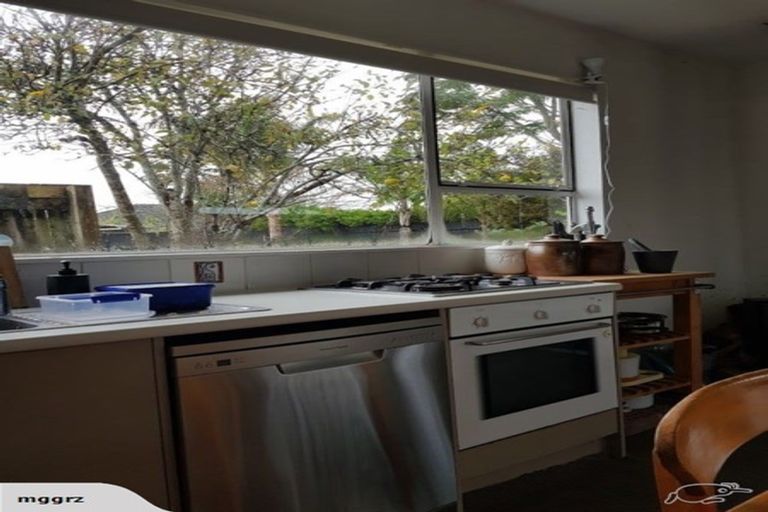 Photo of property in 1/4 Tawa Road, Te Atatu Peninsula, Auckland, 0610