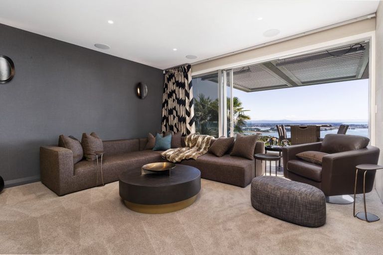 Photo of property in 8 Avery Place, Redcliffs, Christchurch, 8081