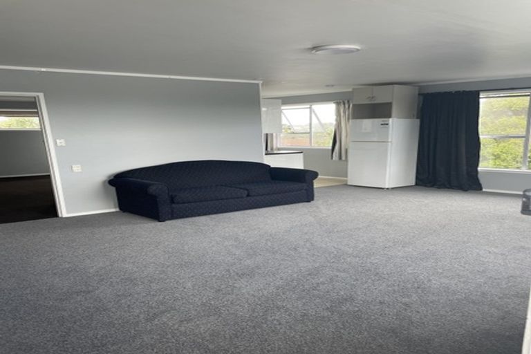 Photo of property in 2/65 Cliff View Drive, Green Bay, Auckland, 0604