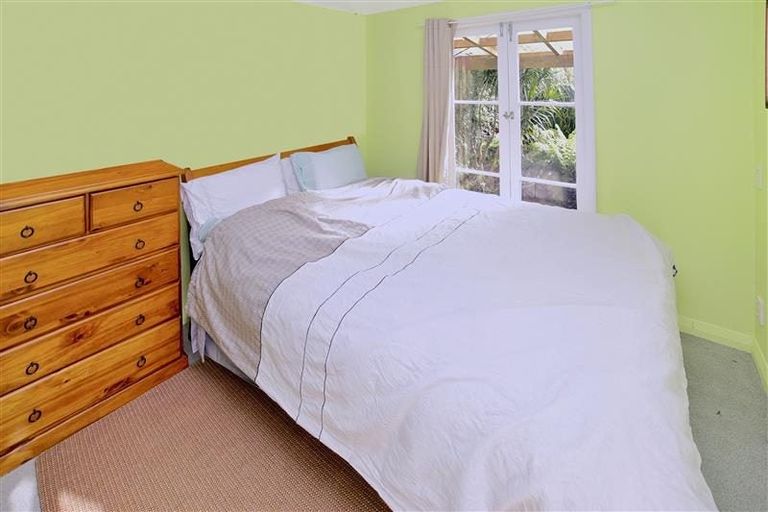 Photo of property in 42 Tui Street, Point Chevalier, Auckland, 1022
