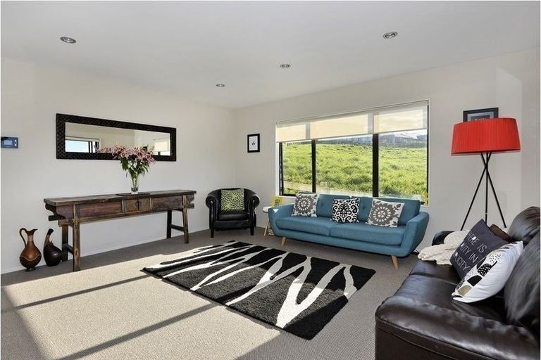 Photo of property in 83 Lake Panorama Drive, Henderson Valley, Auckland, 0612