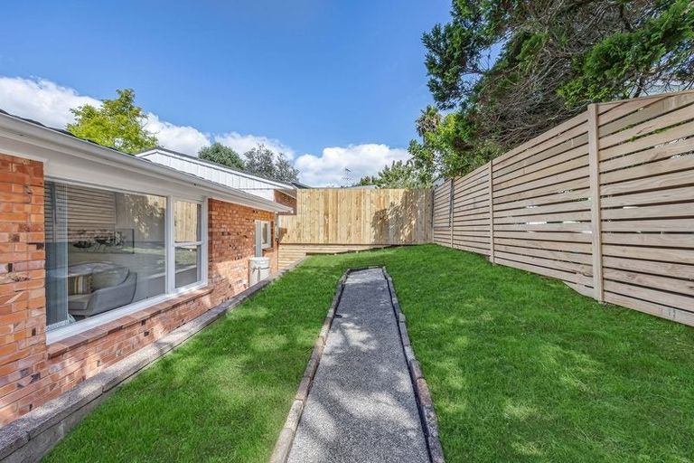 Photo of property in 2 Portadown Avenue, Pakuranga Heights, Auckland, 2010