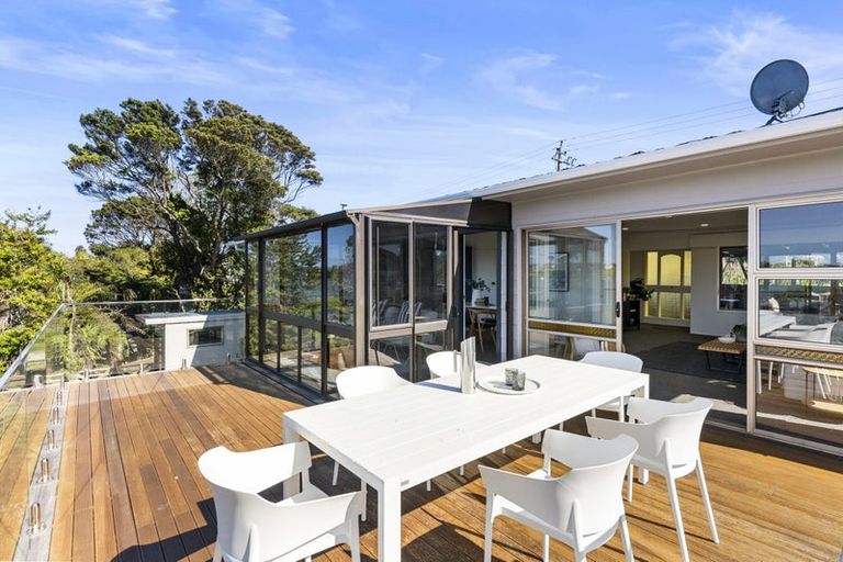 Photo of property in 27 Ferry Parade, Herald Island, Auckland, 0618