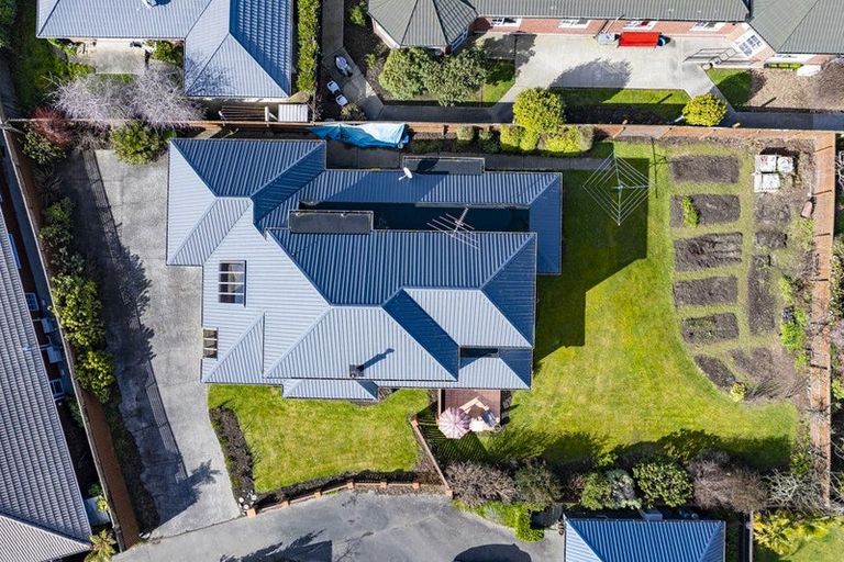 Photo of property in 18 Huntingdon Place, Avonhead, Christchurch, 8042