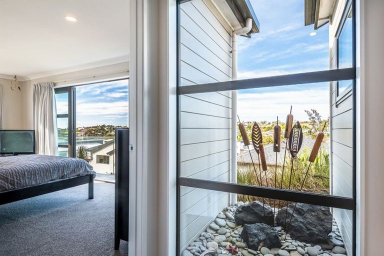 Photo of property in 16 Westerley Place, Long Bay, Auckland, 0630