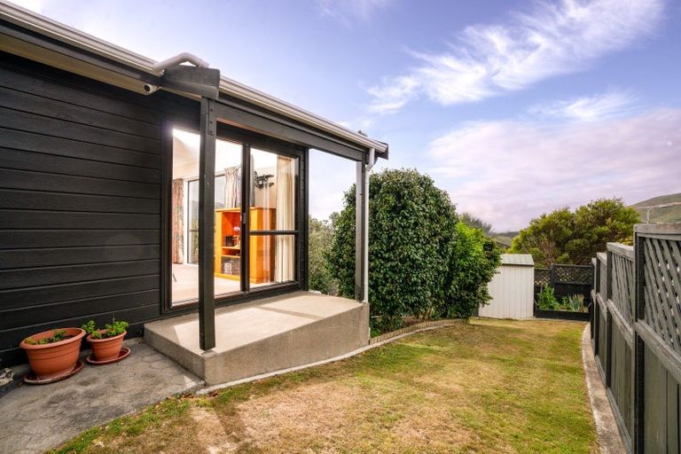 Photo of property in 91 Woodman Drive, Tawa, Wellington, 5028