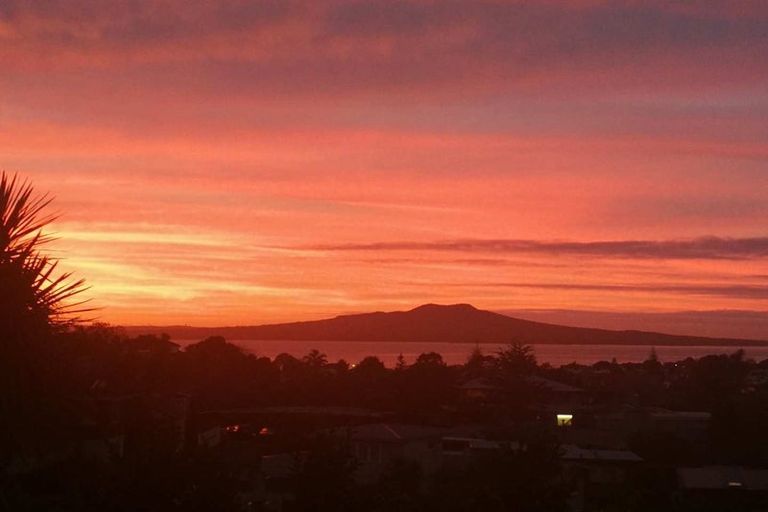 Photo of property in 86 Parr Terrace, Castor Bay, Auckland, 0620