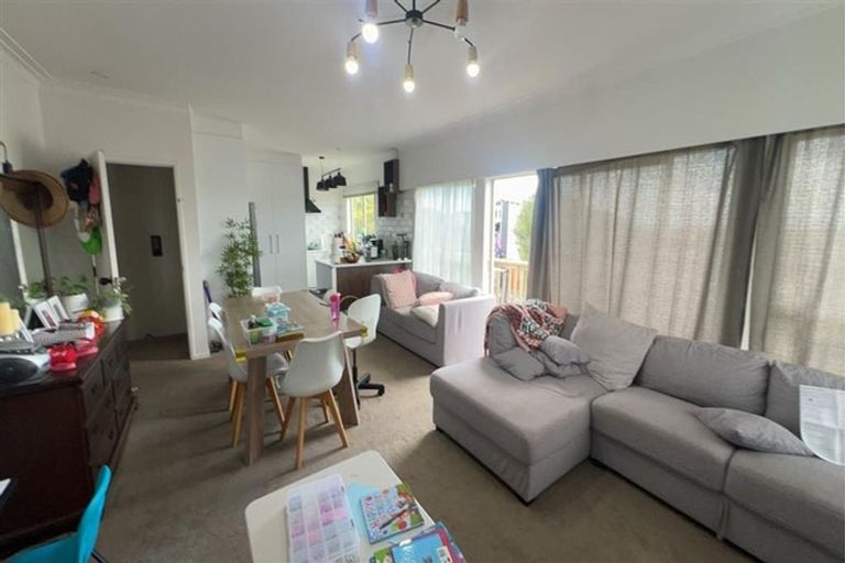 Photo of property in 3/270 Wairau Road, Glenfield, Auckland, 0627