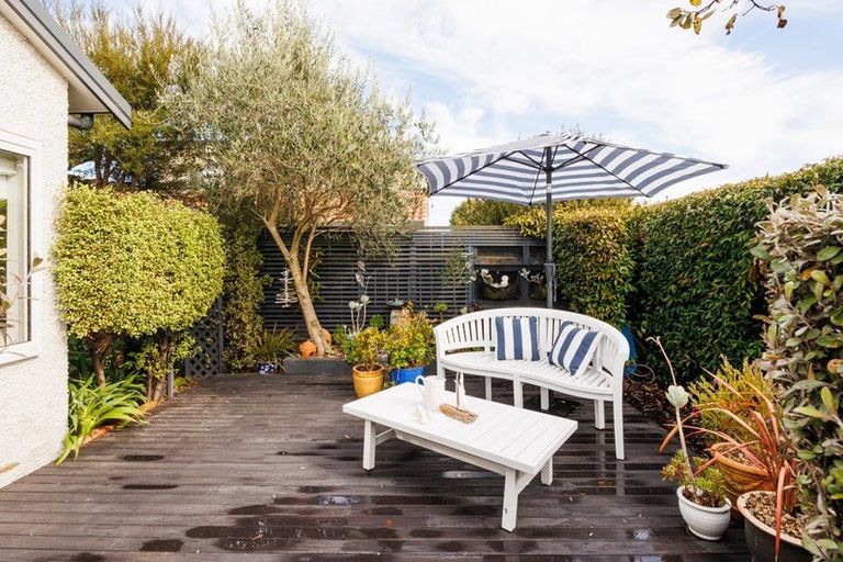 Photo of property in 42 Stewart Crescent, Hokowhitu, Palmerston North, 4410