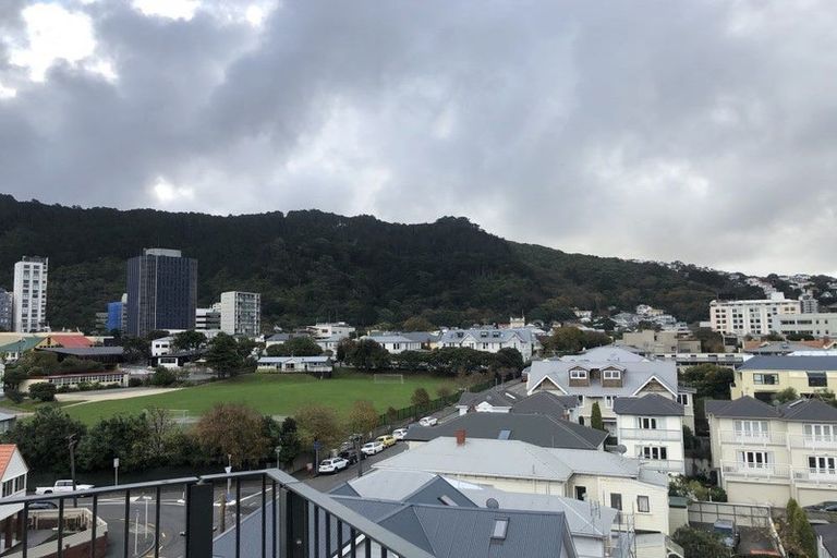 Photo of property in Stadium Garden Flats, 401/107 Thorndon Quay, Pipitea, Wellington, 6011