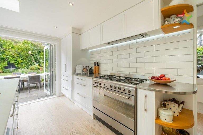 Photo of property in 377 Muritai Road, Eastbourne, Lower Hutt, 5013