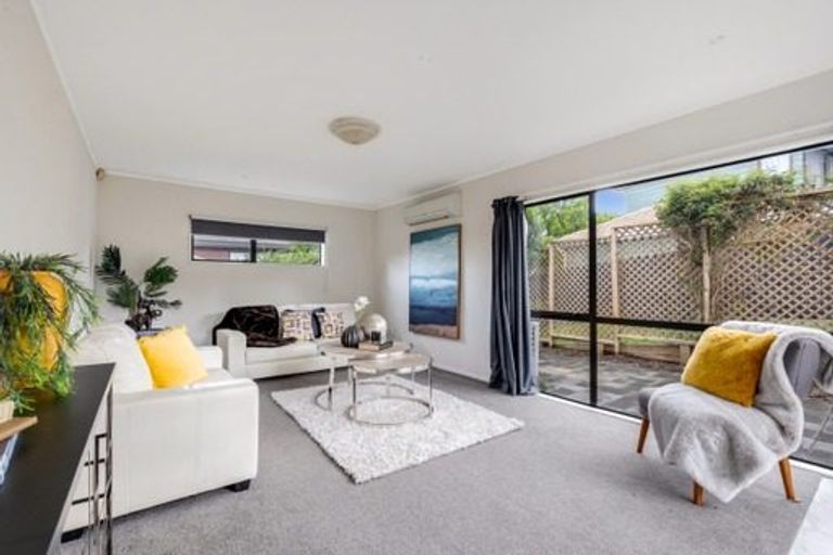 Photo of property in 1/42 Lexington Drive, Botany Downs, Auckland, 2010