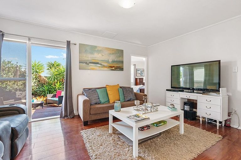 Photo of property in 3/14 Orchid Place, Te Atatu South, Auckland, 0610