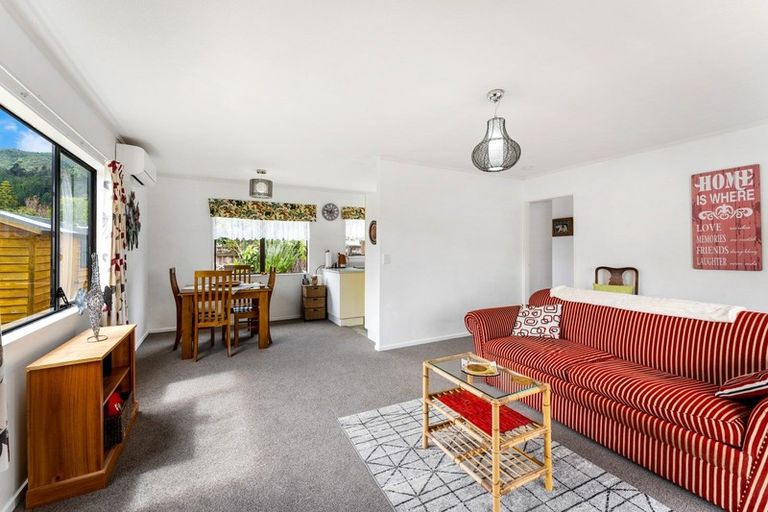 Photo of property in 5a Glenbrook Grove, Naenae, Lower Hutt, 5011