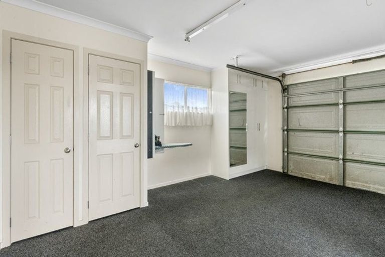 Photo of property in 96 Pitt Avenue, Clendon Park, Auckland, 2103