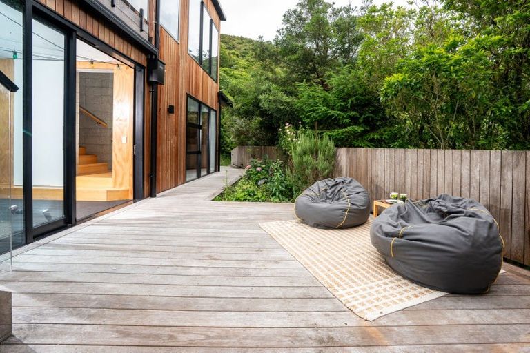 Photo of property in 17 Kim Street, Khandallah, Wellington, 6035