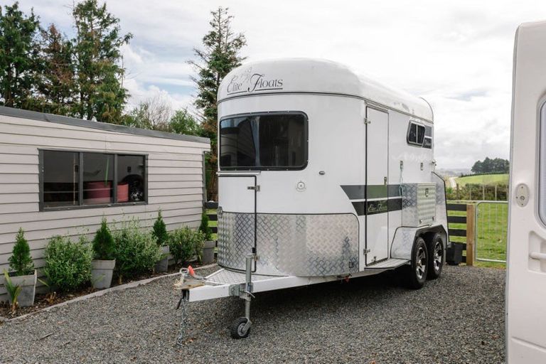 Photo of property in 423 Tipapakuku Road, Dannevirke, 4976