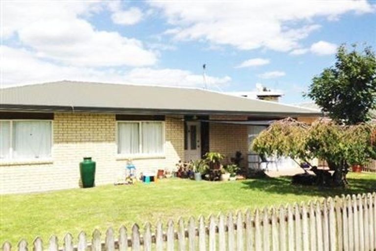Photo of property in 25a Kelvin Road, Papakura, 2110