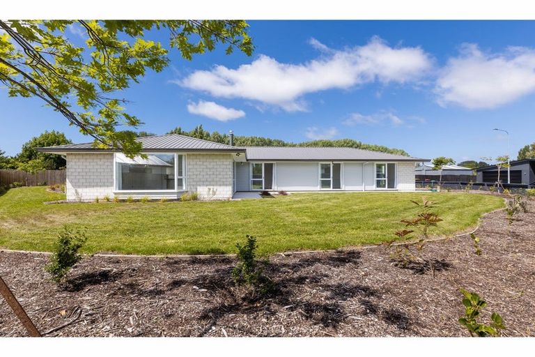 Photo of property in 4 George Oliver Place, Kainga, Christchurch, 8083