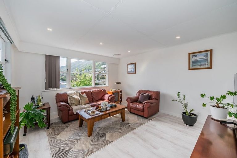 Photo of property in 86a Winara Avenue, Waikanae, 5036