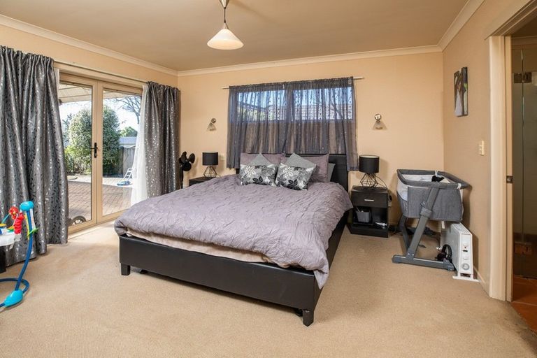 Photo of property in 122 Rototuna Road, Rototuna, Hamilton, 3210