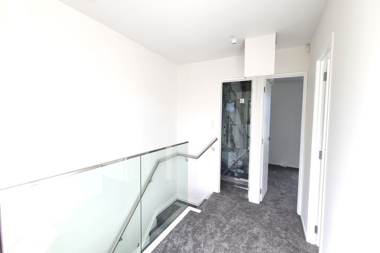 Photo of property in 2b Glenvil Lane, Te Atatu Peninsula, Auckland, 0610