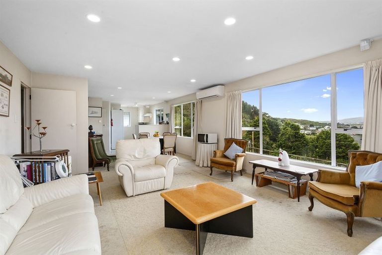 Photo of property in 8 Saint Aidans Way, Tawa, Wellington, 5028