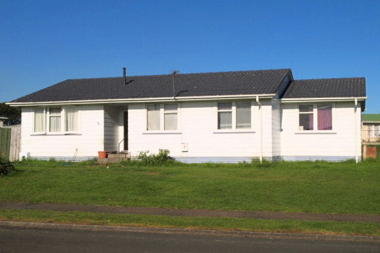 Photo of property in 28 Chadwick Crescent, Mangere East, Auckland, 2024