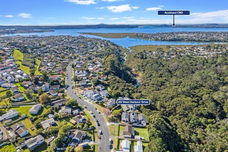 Photo of property in 29a West Harbour Drive, West Harbour, Auckland, 0618