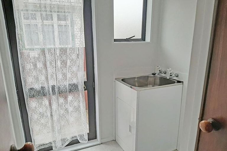 Photo of property in 2/215a Swanson Road, Henderson, Auckland, 0610