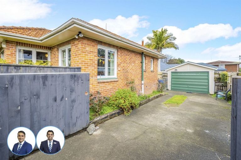 Photo of property in 14 Coronation Road, Mangere Bridge, Auckland, 2022