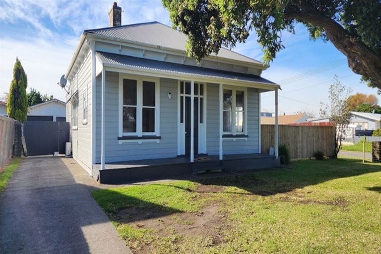 Photo of property in 21 Tongariro Street, Castlecliff, Whanganui, 4501