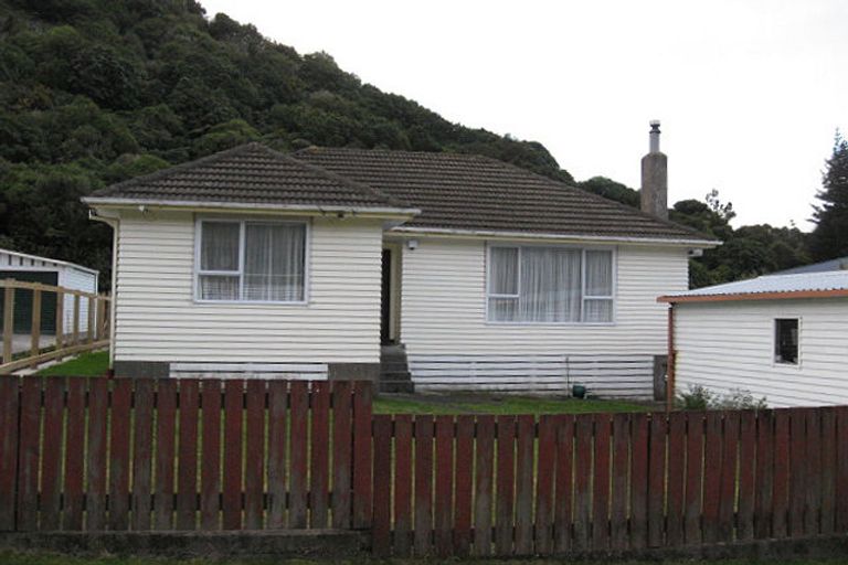 Photo of property in 56 Lees Grove, Wainuiomata, Lower Hutt, 5014
