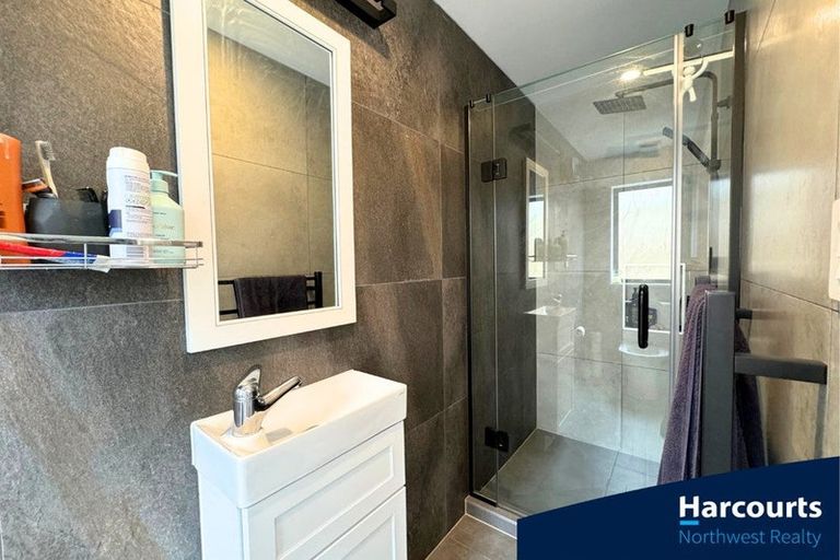 Photo of property in 10 Mahinga Place, Massey, Auckland, 0614