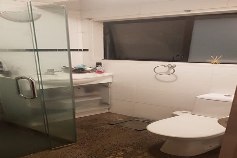 Photo of property in 2a Coniston Avenue, Te Atatu South, Auckland, 0610