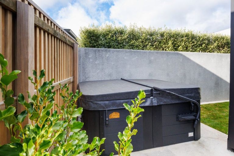 Photo of property in 58 Kanuka Drive, Hokowhitu, Palmerston North, 4410