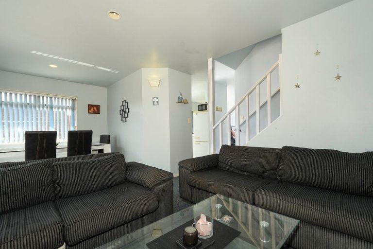 Photo of property in 46b Miro Street, New Lynn, Auckland, 0600