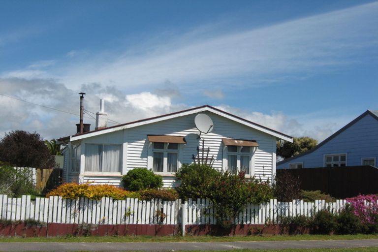 Photo of property in 24 Gladstone Street, Westport, 7825