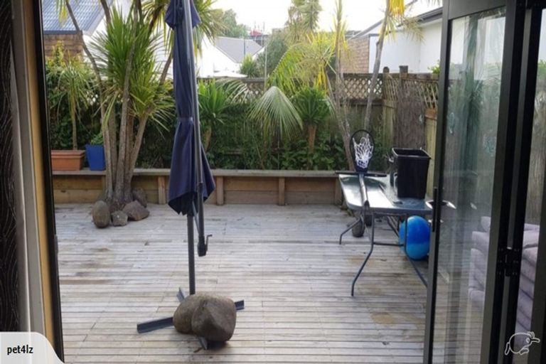 Photo of property in 21 Rhone Avenue, Te Atatu Peninsula, Auckland, 0610