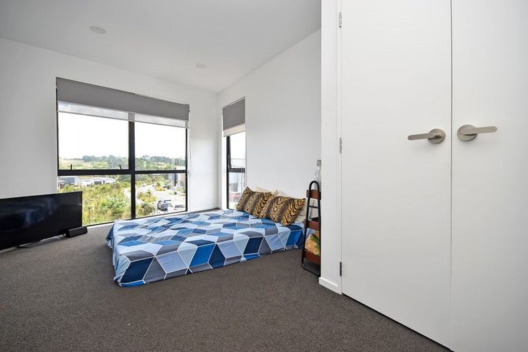 Photo of property in 120 Waekahu Road, Westgate, Auckland, 0814