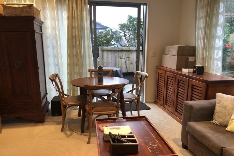 Photo of property in 118 Bleakhouse Road, Mellons Bay, Auckland, 2014